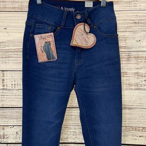 Juniors NWT & Lovely Jeans Medium Wash Sz 3